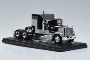 GMC General Argent Noir IXO 1:43 TR117 Métal Moulé — image 4 sur 6