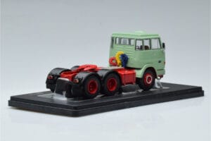Henschel HS 19 TS Vert IXO 1:43 TR151 Métal Moulé — image 2 sur 6