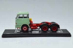Henschel HS 19 TS Vert IXO 1:43 TR151 Métal Moulé — image 3 sur 6