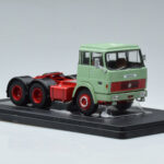 Henschel HS 19 TS Vert IXO 1:43 - image 4 of 6