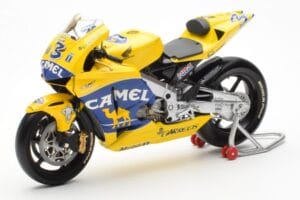 Honda RC211V Pramac Pons #3 M. Biaggi MotoGP 2003 Minichamps 1:12 122037103 Métal Moulé — image 2 sur 4
