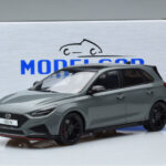 Hyundai i30 N PD Gris Ombre MCG 1:18 - image 6 of 6
