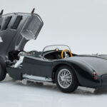 Jaguar C-Type Vert AUTOart 1:18 - image 3 of 8