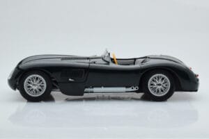 Jaguar C-Type Vert AUTOart 1:18 73500 Métal Moulé — image 5 sur 8