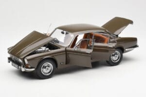 Jaguar XJ6 Series 1 4.2 Sable Marron Paragon 1:18 2011004 Métal Moulé — image 2 sur 8