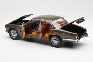 Jaguar XJ6 Series 1 4.2 Sable Marron Paragon 1:18 2011004 Métal Moulé — image 5 sur 8