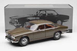 Jaguar XJ6 Series 1 4.2 Sable Marron Paragon 1:18 2011004 Métal Moulé — image 8 sur 8