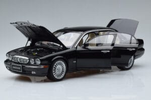 Jaguar XJ6 X350 Ebony Noir Almost Real 1:18 810501 Métal Moulé — image 2 sur 11