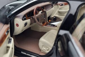 Jaguar XJ6 X350 Ebony Noir Almost Real 1:18 810501 Métal Moulé — image 7 sur 11
