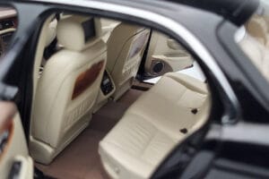 Jaguar XJ6 X350 Ebony Noir Almost Real 1:18 810501 Métal Moulé — image 8 sur 11