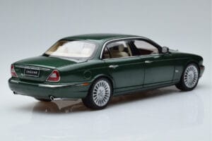 Jaguar XJ6 X350 Racing Vert Almost Real 1:18 810502 Métal Moulé — image 3 sur 13