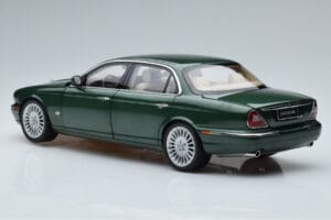 Jaguar XJ6 X350 Racing Vert Almost Real 1:18 810502 Métal Moulé — image 7 sur 13