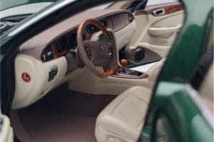 Jaguar XJ6 X350 Racing Vert Almost Real 1:18 810502 Métal Moulé — image 8 sur 13