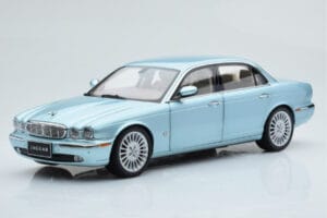 Jaguar XJ6 X350 Seafrost Bleu Clair Almost Real 1:18