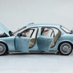 Jaguar XJ6 X350 Seafrost Bleu Clair Almost Real 1:18 - image 5 of 11