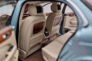 Jaguar XJ6 X350 Seafrost Bleu Clair Almost Real 1:18 810503 Métal Moulé — image 10 sur 11