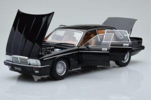 Jaguar XJ6 XJ40 Ebony Noir Almost Real 1:18 810543 Métal Moulé — image 2 sur 11