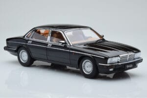 Jaguar XJ6 XJ40 Ebony Noir Almost Real 1:18 810543 Métal Moulé — image 6 sur 11