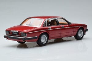 Jaguar XJ6 XJ40 Flamenco Rouge Almost Real 1:18 810541 Métal Moulé — image 3 sur 11