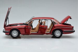 Jaguar XJ6 XJ40 Flamenco Rouge Almost Real 1:18 810541 Métal Moulé — image 4 sur 11