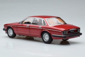 Jaguar XJ6 XJ40 Flamenco Rouge Almost Real 1:18 810541 Métal Moulé — image 7 sur 11