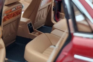 Jaguar XJ6 XJ40 Flamenco Rouge Almost Real 1:18 810541 Métal Moulé — image 10 sur 11