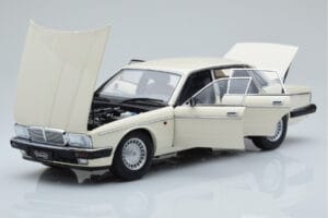 Jaguar XJ6 XJ40 Glacier Blanc Almost Real 1:18 810542 Métal Moulé — image 2 sur 11