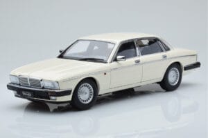 Jaguar XJ6 XJ40 Glacier Blanc Almost Real 1:18