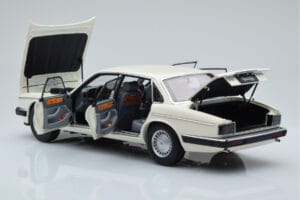 Jaguar XJ6 XJ40 Glacier Blanc Almost Real 1:18 810542 Métal Moulé — image 5 sur 11