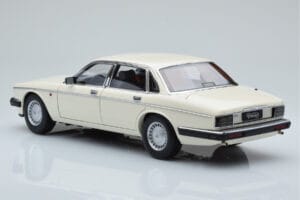 Jaguar XJ6 XJ40 Glacier Blanc Almost Real 1:18 810542 Métal Moulé — image 7 sur 11