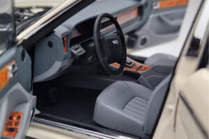 Jaguar XJ6 XJ40 Glacier Blanc Almost Real 1:18 810542 Métal Moulé — image 8 sur 11