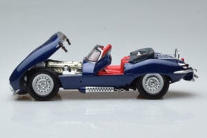Jaguar XKSS Bleu AUTOart 1:18 73510 Métal Moulé — image 4 sur 9