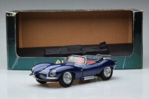 Jaguar XKSS Bleu AUTOart 1:18 73510 Métal Moulé — image 9 sur 9