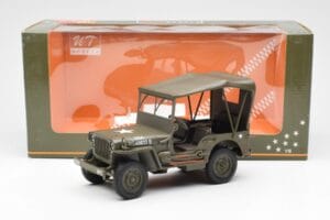 Jeep Willys Avec Bâche UT Models 1:18 180149002 Métal Moulé — image 6 sur 6