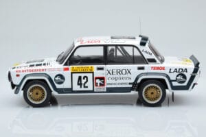 Lada 2105 VFTS #42 S. Brundza Rally 1000 Lakes 1984 IXO 1:18 18RMC146 Métal Moulé — image 3 sur 6