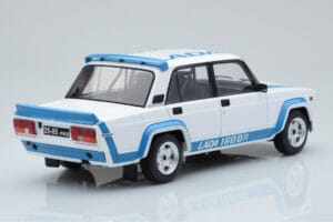 Lada 2105 VFTS Blanc IXO 1:18 18CMC144 Métal Moulé — image 2 sur 6