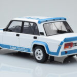 Lada 2105 VFTS Blanc IXO 1:18 - image 5 of 6