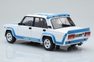Lada 2105 VFTS Blanc IXO 1:18 18CMC144 Métal Moulé — image 5 sur 6