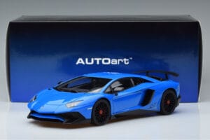 Lamborghini Aventador LP750-4 SV Bleu AUTOart 1:18 74559 Composite — image 8 sur 8