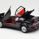 Lamborghini Countach LP 5000 Quattrovalvole Noir Kyosho 1:18 08320BK - image 5 of 8