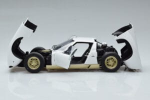 Lamborghini Miura SV Blanc AUTOart 1:18 74544 Métal Moulé — image 4 sur 8