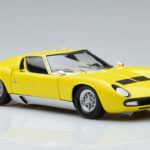 Lamborghini Miura SV Jaune Kyosho 1:18 - image 6 of 11