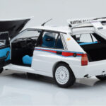 Lancia Delta HF Integrale 6 Blanc Kyosho 1:18 - image 3 of 8