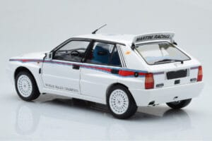 Lancia Delta HF Integrale 6 Blanc Kyosho 1:18 08344E Métal Moulé — image 7 sur 8