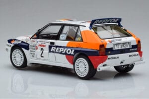 Lancia Delta HF Integrale Evoluzione #2 C. Sainz / L. Moya Tour de Corse 1993 Kyosho 1:18 08348J Métal Moulé — image 6 sur 9