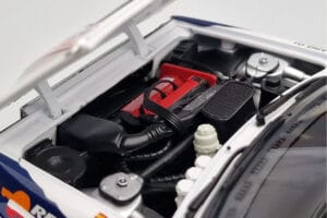 Lancia Delta HF Integrale Evoluzione #2 C. Sainz / L. Moya Tour de Corse 1993 Kyosho 1:18 08348J Métal Moulé — image 8 sur 9