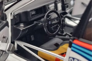 Lancia Delta HF Integrale Evoluzione #3 D. Auriol / B. Occelli Tour de Corse 1992 Kyosho 1:18 08348H Métal Moulé — image 7 sur 9