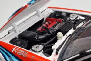Lancia Delta HF Integrale Evoluzione #3 D. Auriol / B. Occelli Tour de Corse 1992 Kyosho 1:18 08348H Métal Moulé — image 8 sur 9