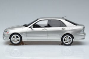 Lexus IS200 XE10 Argent Otto 1:18 OT991 Résine — image 3 sur 6