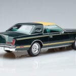 Lincoln Continental Mark V Vert Foncé MCG 1:18 MCG18404 Métal Moulé - image 2 of 6